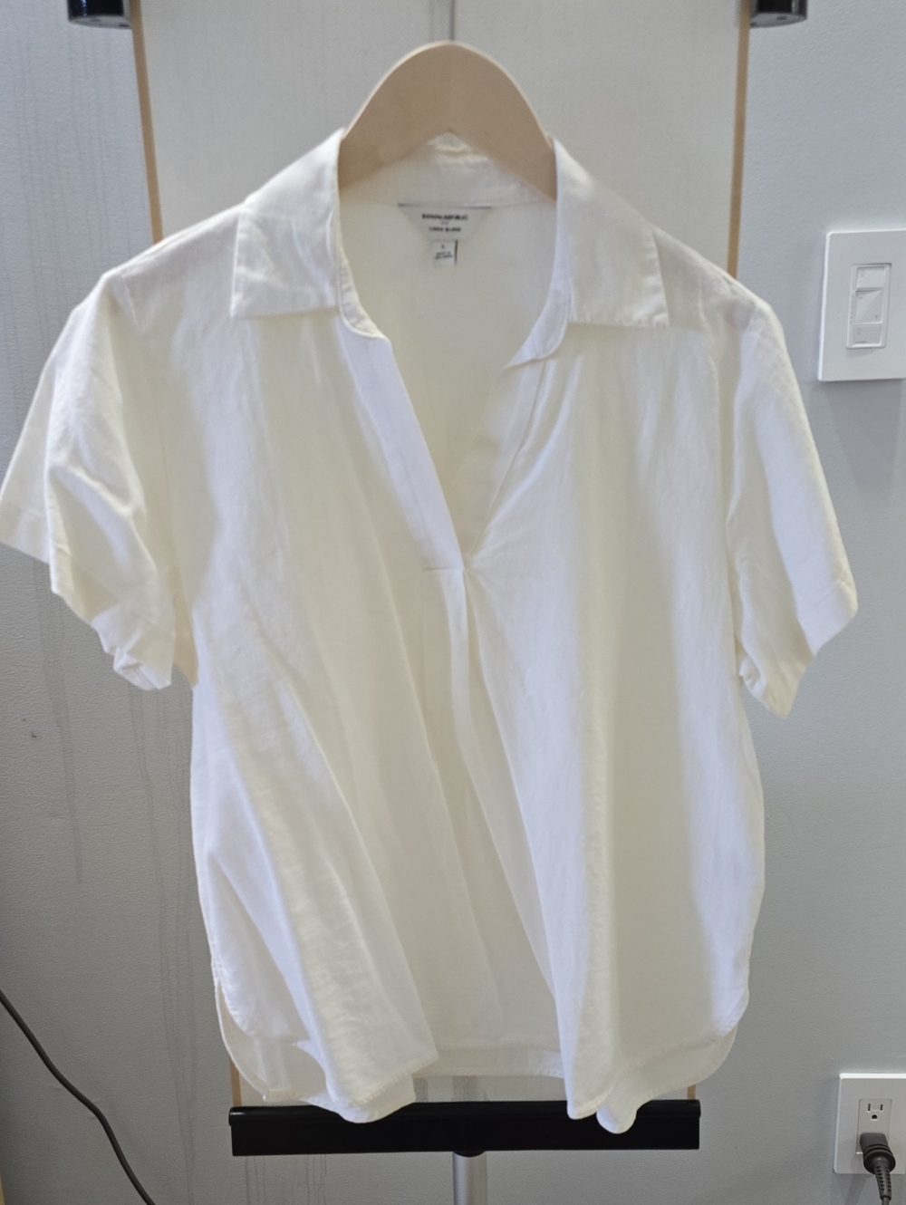Banana Republic White Short-Sleeve Button-Down Casual Shirt